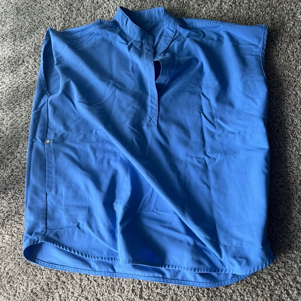 Scrub top